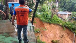 Chuvas acima da média fazem dobrar registros de ocorrências em Manaus, aponta Defesa Civil