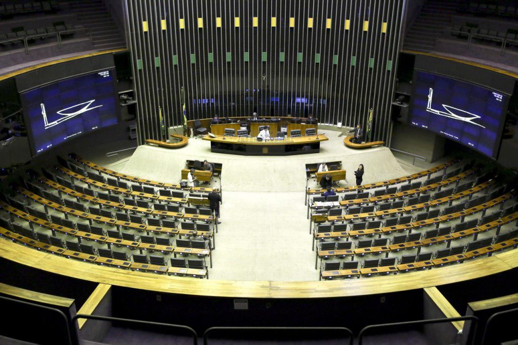 Metade dos deputados do AM na Câmara trocam de partido para Eleições de 2022