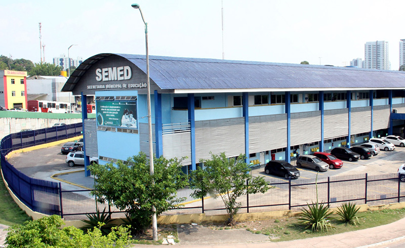 Em Manaus, mais de mil professores aguardam convocação de concurso público da Semed