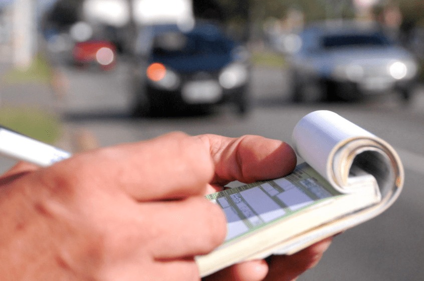 Multas por uso do celular ao dirigir em Manaus crescem 30% neste ano