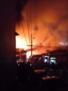 Pelo menos 13 famílias são afetadas em incêndio no bairro São Jorge, afirma Defesa Civil