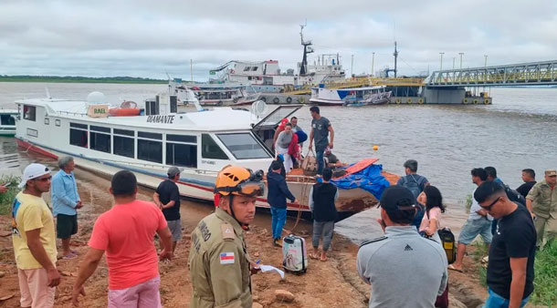 Lancha rápida bate em barranco no rio Solimões e deixa passageiros e tripulantes feridos