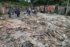 Vítimas do deslizamento no Jorge Teixeira são veladas em Manaus