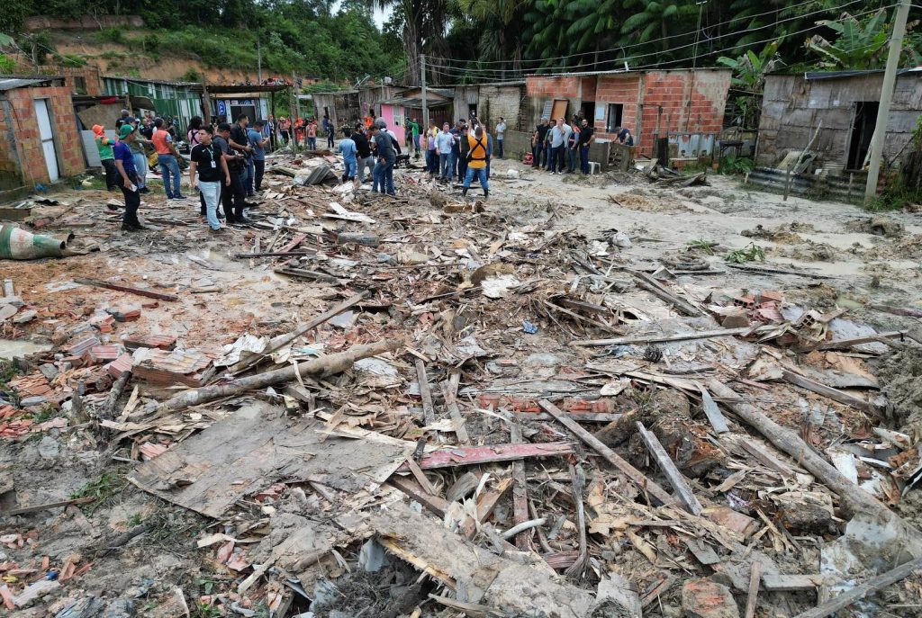 Vítimas do deslizamento no Jorge Teixeira são veladas em Manaus