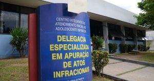 Em um dia, 25 adolescentes são apreendidos por ameaças a escolas em Manaus