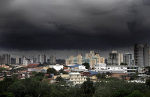 Semana começa com alerta de temporais em capitais do norte, entre elas Manaus