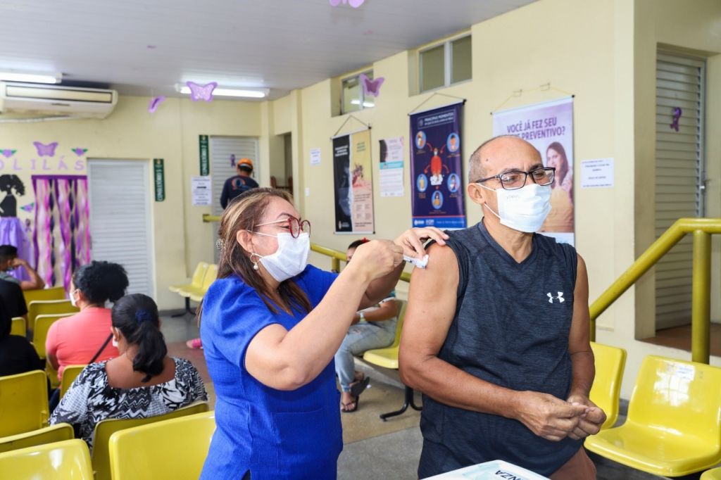 Ainda com baixa adesão, Manaus convoca grupos prioritários para vacinação contra gripe