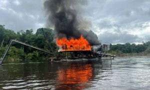 Operação das Forças Armadas destrói 29 dragas usadas pelo garimpo ilegal na Amazônia