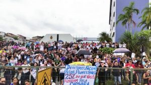 Professores do AM rejeitam proposta do governo e mantêm greve