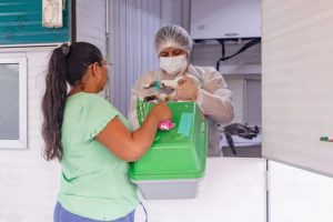 Vacinação antirrábica para cães e gatos é oferecida na zona sul de Manaus
