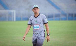 Técnico do Manaus fala em frustração com derrota, apesar de boa atuação, contra o Amazonas