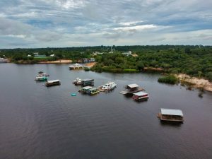 Começa fase de notificação para retirada de flutuantes irregulares no Tarumã, em Manaus