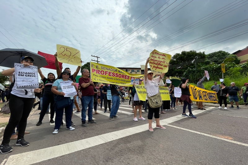Servidores da educação de Manaus dizem não querer greve, mas cobram interlocução com prefeitura