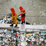 Ecobarreiras já impediram que 60 toneladas de lixo chegassem ao rio Negro, afirma Prefeitura